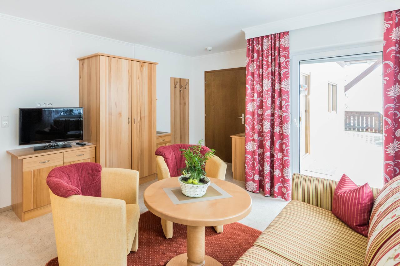 Hotel Garni Waldhof - Wohlfuehlen Am Lech Штанцах Экстерьер фото