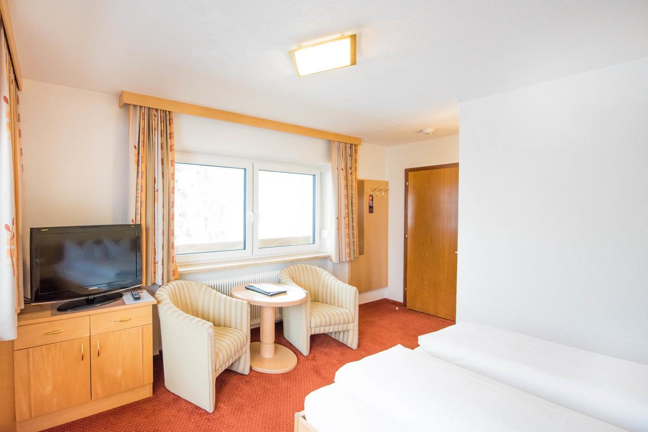 Hotel Garni Waldhof - Wohlfuehlen Am Lech Штанцах Экстерьер фото